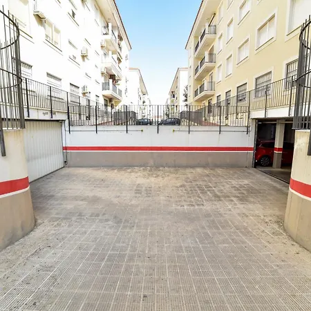 New Premium - Free Parking & Pools *